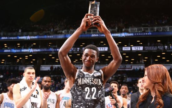 斯潘塞是NCAA长曲棍球历史助攻王，获得最高荣誉后改打篮球