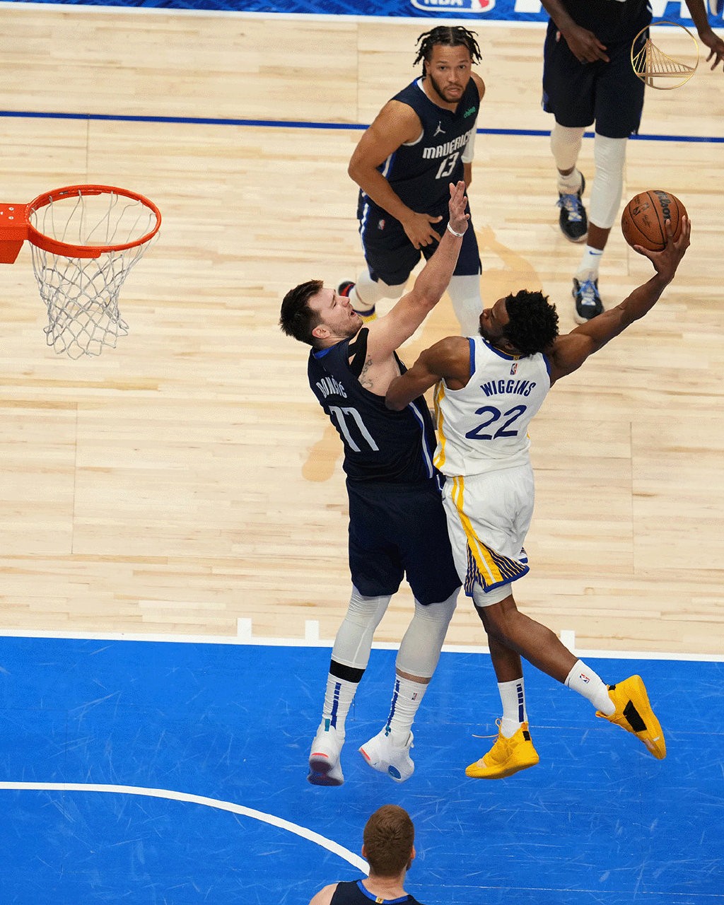 尤文发售圣诞节相关产品，毛衣售价39.9欧元，帽子16.9欧